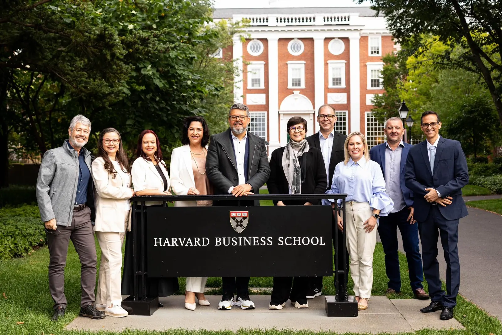 Turma da Global Mentoring Group com Claudio Brito na Harvard Business School